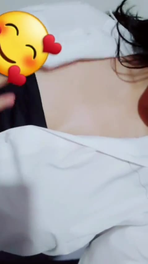 ABG Sinting Remaja Cantik Ngocok Kontol Sampai Muncrat!