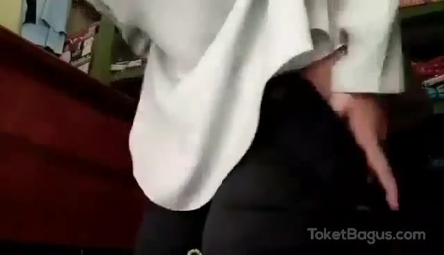 05:57 238 Abg viral disuruh jaga toko malah ngentot 84a9if6xr1hb